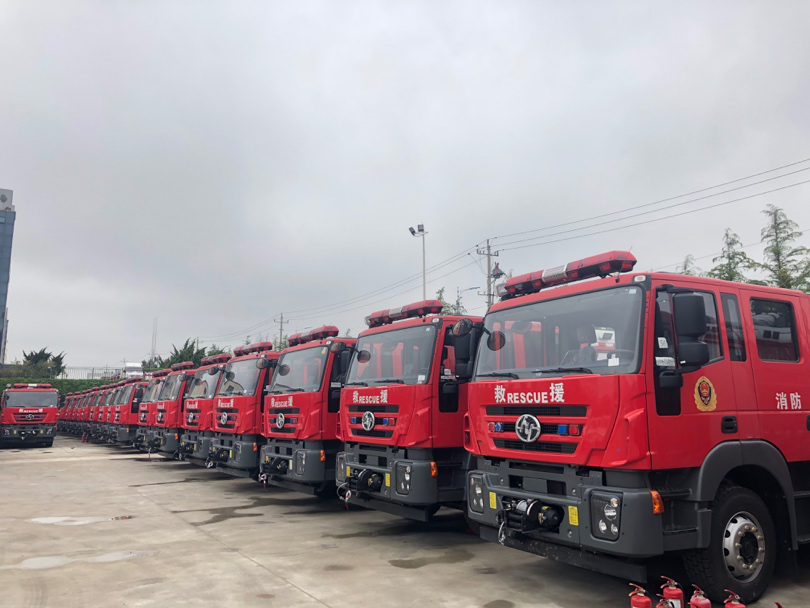 红岩杰狮抢险救援车批量验收 深受消防指战员认可