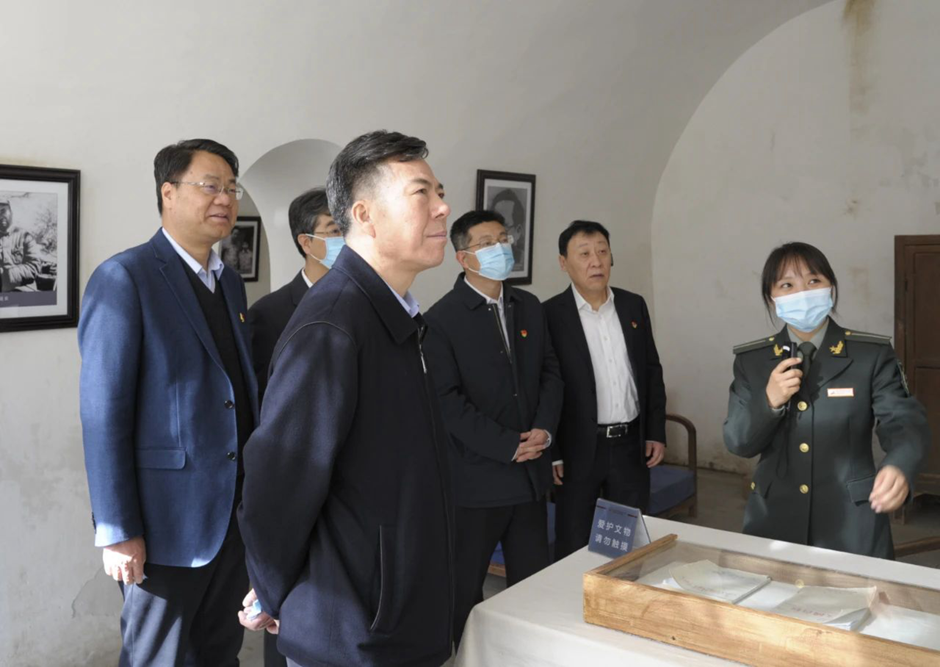 严鉴铂率队赴延安开展党史学习教育.jpg