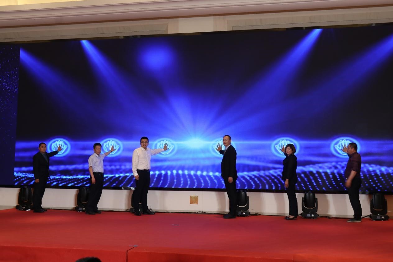 1620978463391682.jpg HOWO智相1.jpg