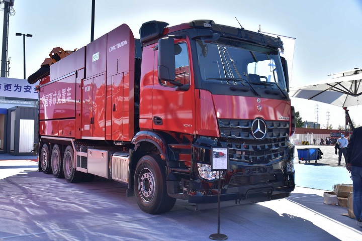 金盾灾害事故处置车 Arocs 3251.jpg