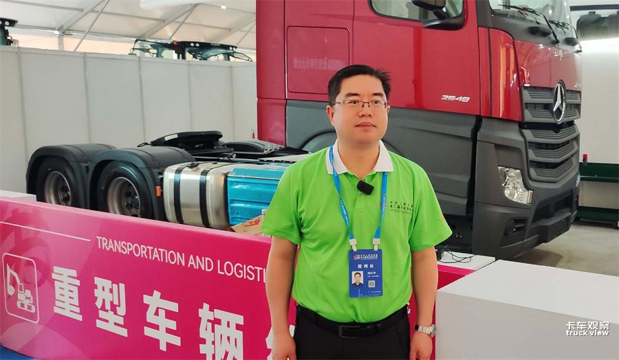 1695178909381225.jpg 3 重型车辆维修赛项裁判长刘庆华教授阐述梅赛德斯-奔驰卡车入选理由.jpg